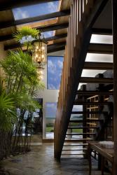 Portlock beachfront residence